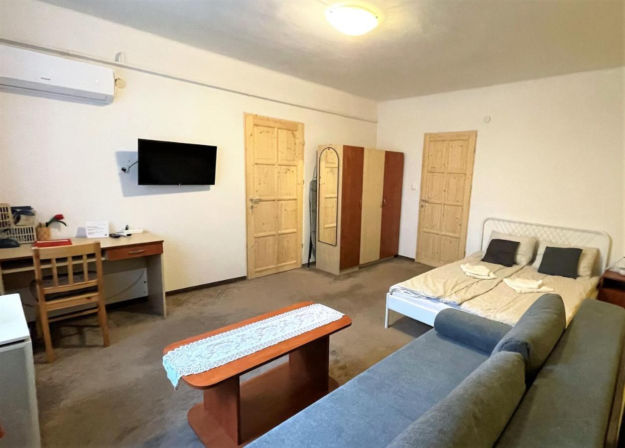Evi Apartman Eger Exterior photo