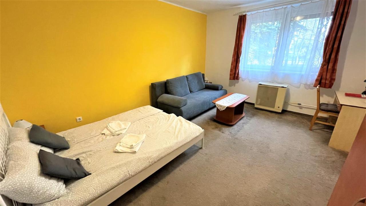 Evi Apartman Eger Exterior photo